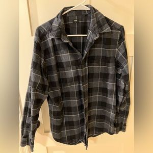 Uniqlo plaid casual button down shirt - medium - preowned